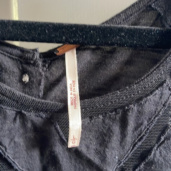 Free people black mesh front with buttons on back and slit - Picture 2 of 3